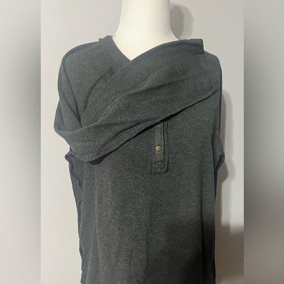 UMGEE Womans Medium Gray Thermal Waffle Shirt with V Neck! - Picture 3 of 7